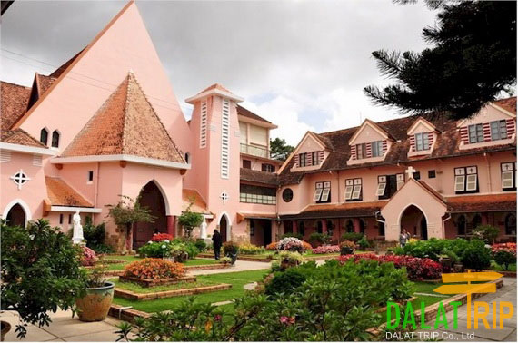 Nhà thờ Domaine de Marie
